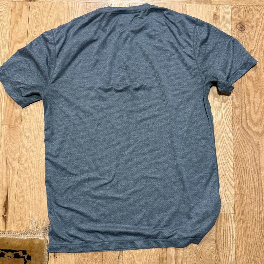 Vuori Tradewind Performance Tee - Picture 4 of 4